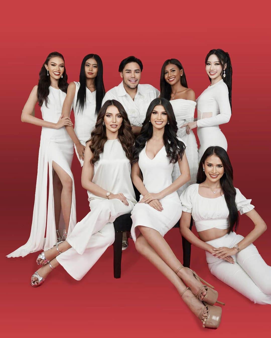 のインスタグラム：「Di  dalam  satu keluarga , setiap  anak  di  berikan  kelebihan , kemampuan &  nasip  yang  berbeda beda ... sebagai  orang  tua  hanya  Bisa  mengarahkan & mendoakan  anak anak nya ❤️❤️❤️ berharap  semua  sukses  dengan  garis  yg sudah  di  takdirkan  pencipta ... kalian  semua  anak anak  yg  beruntung 👑👑👑👑」