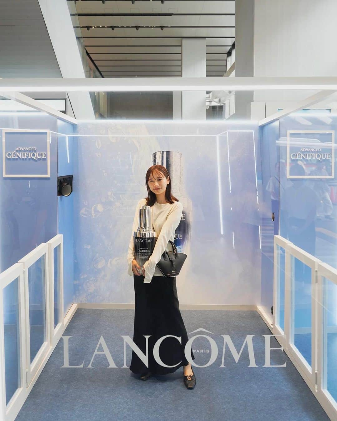 さんのインスタグラム写真 - (Instagram)「・ 渋谷のスクランブルスクエア1Fのところで @lancomeofficial のPOPUPをしていて、素敵に写真撮ってもらえました😍✌🏻やったー！  「過酷な肌体験」ということで、風やスモークで肌を取り巻く環境の変化を体感できるという面白いスペース！  私は夏の紫外線ダメージや睡眠不足が最近の肌に出てるので、きちんとジェニフィックを使わなくては…🥺  イベントは24日までなので、乗り換えの特にふらっと立ち寄れるスポットです🙋🏻‍♀️ 私もお買い物ついでにお邪魔できてラッキーでした♡  #ランコム #渋谷 #スクランブルスクエア #ジェニフィック #ダメージを乗り越えよう #lancomeskincare #PR #skincare #shibuya」9月22日 17時30分 - natsukoakahani