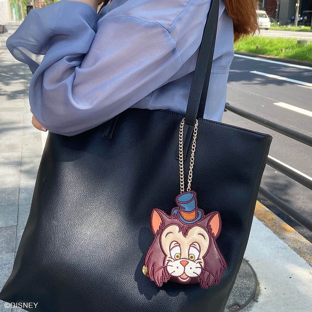 Accommodeさんのインスタグラム写真 - (AccommodeInstagram)「【 #ギデフェロ 】🌟  ACCOMMODE DISNEY COLLECTIONに #ファウルフェロー と #ギデオン が登場！  異素材のパッチワークを組み合わせることで 顔や帽子をよりリアルに表現しております💚  ✔︎ ピノキオ/パッチワークダイカットポーチチャーム 　¥3,960 -  詳しくは商品タグもしくは プロフィールリンクよりオンラインストアをcheck @accommode   #accommode #アコモデ #アコモデディズニー #villains #ヴィランズグッズ #ポーチ #チャーム #ダイカットポーチ」9月22日 17時30分 - accommode