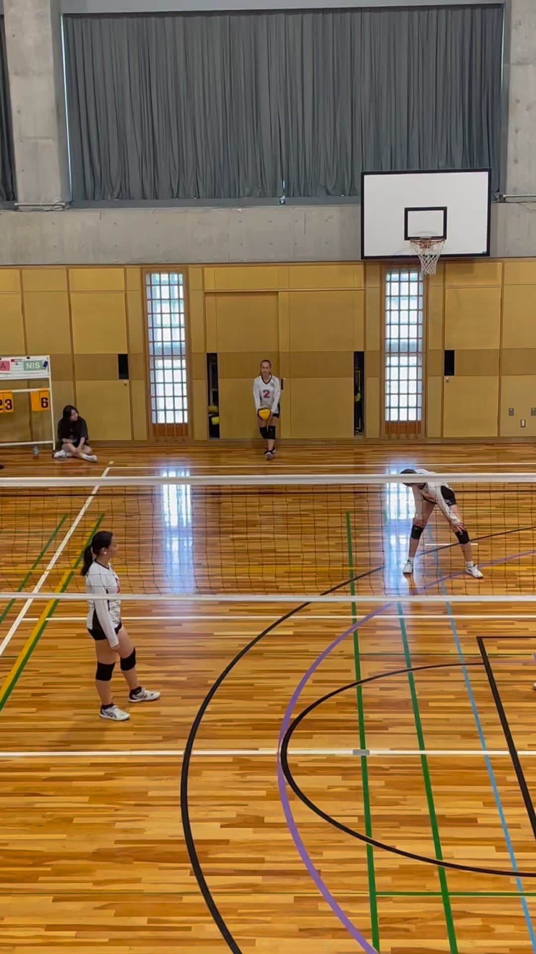 のインスタグラム：「Proud of my daughter !! 🥰🥰 Height doesn’t matter ! It’s all about mental ! Keep fighting my love . #volleyball #fathersproud#ルメール」