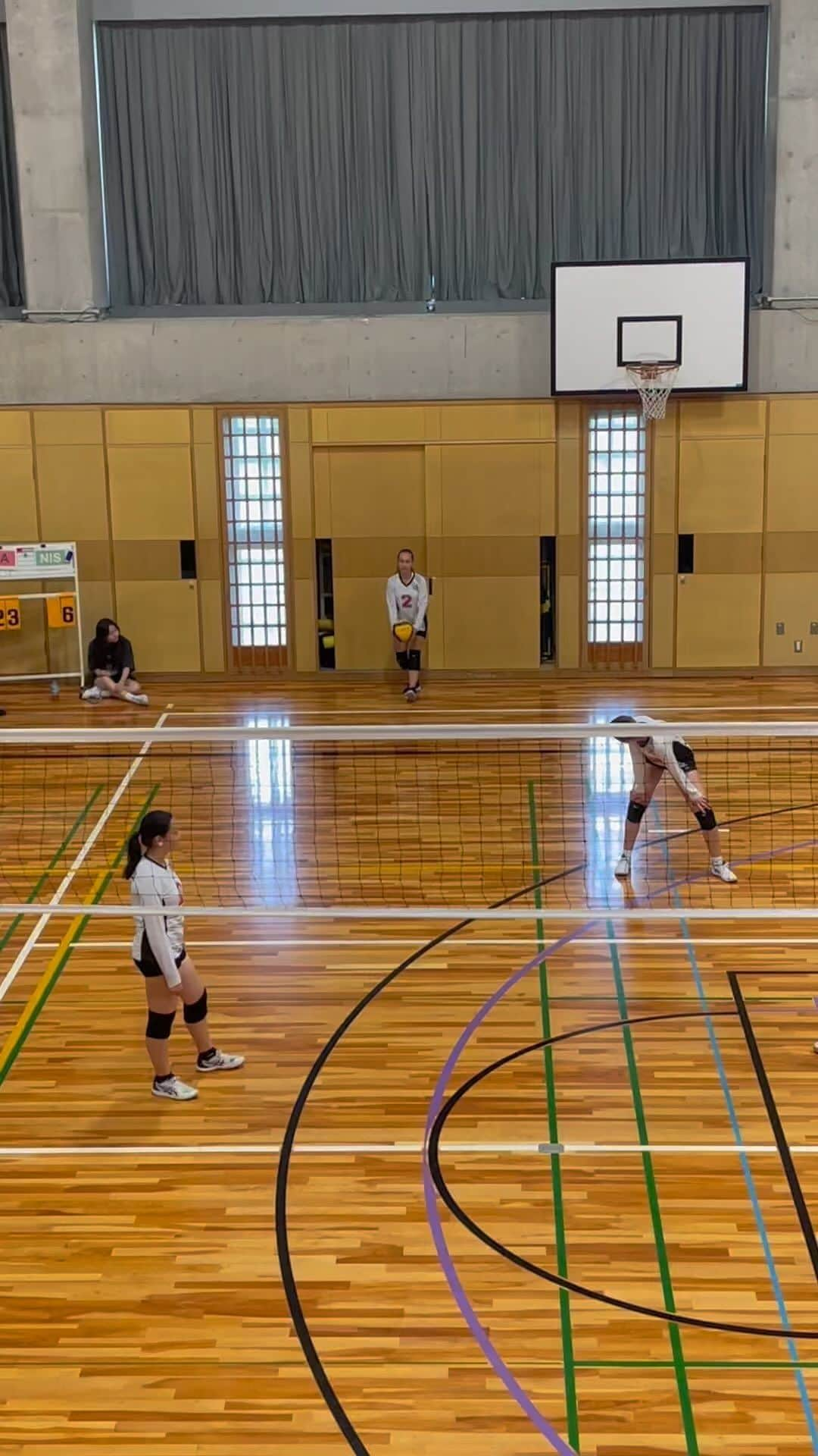 クリストフ・ルメールのインスタグラム：「Proud of my daughter !! 🥰🥰 Height doesn’t matter ! It’s all about mental ! Keep fighting my love . #volleyball #fathersproud#ルメール」