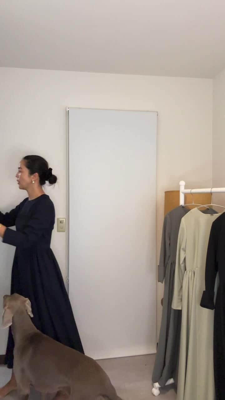 鈴木六夏のインスタグラム：「EVERYDAY DRESS mature ＝ なんでも受け止めますドレス🤣  というわけで5色 ３サイズ それぞれ着比べコーデいたしました！  今夜21:00でございます❤︎ @the9shop_211」