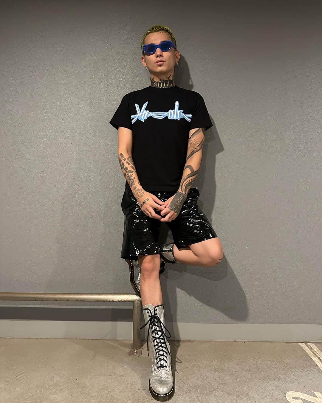 カワグチジンのインスタグラム：「✌️🖕 @fuckbitchfuckbitchfuckbitch」