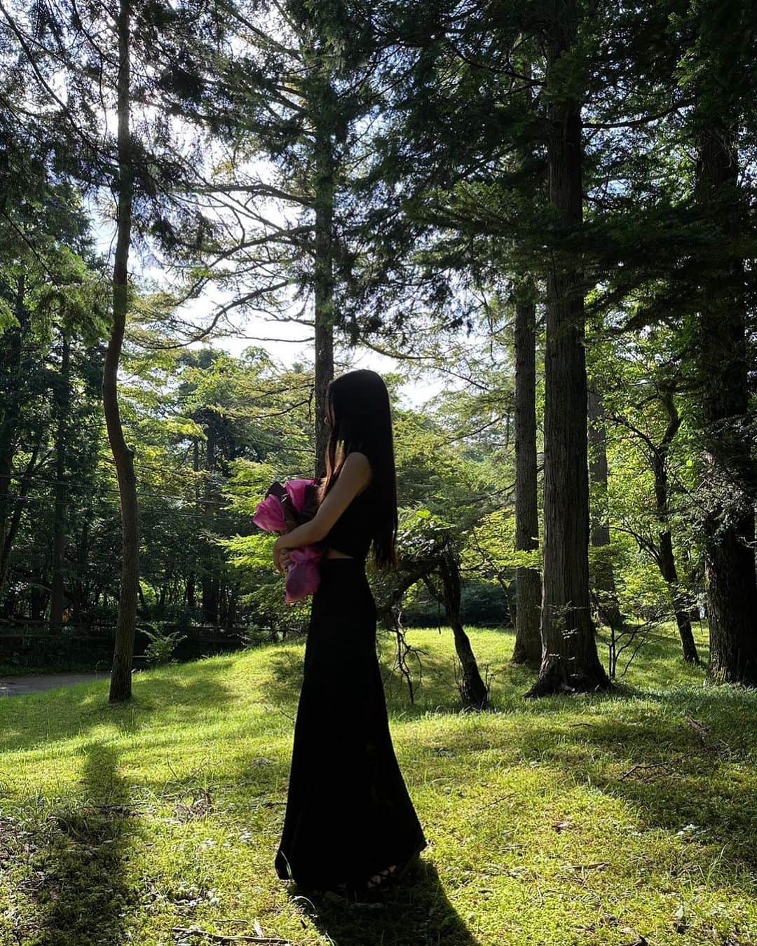 弓ライカさんのインスタグラム写真 - (弓ライカInstagram)「🍃🍂🍃🍂🍃🍂🍃🍂 季節の変わり目で、心が少し霞んでいるけれど 森の中で深呼吸🌳」9月22日 17時42分 - yumi_raika