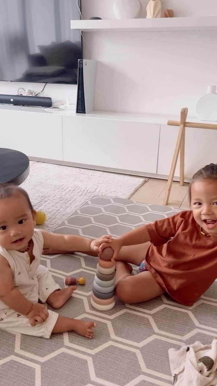 Jennifer Bachdimのインスタグラム：「A Day with Mama Jen, Kiyoji and Baby Kiro 🥹❤️  . . The past week I was alone with my two babies, our big kids went to school camp and Irfan had a meeting in Jakarta so it was just the 3 of us ❤️🙏🏼 #momlife #teamBachdim #ADayWithMamaJen」