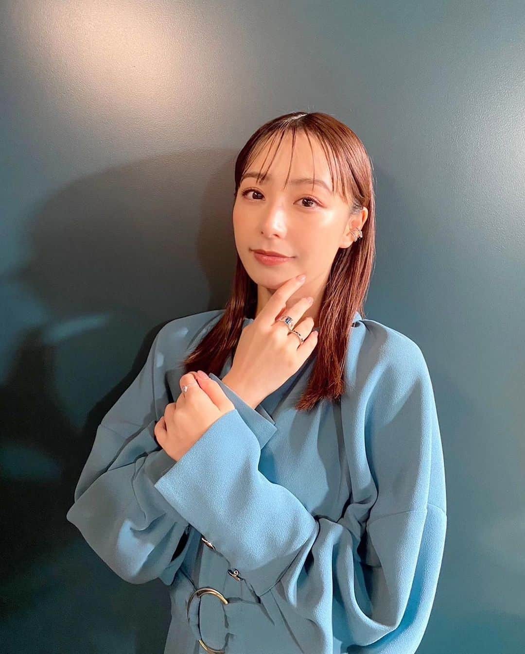 宇垣美里マネージャーのインスタグラム：「『BENOIT NIHANT GINZA』の オープニングセレモニーに宇垣さんが登壇しました💎💫 　　 「ブノワ・ニアン」大ファンの宇垣さん、 素敵なショコラを前に終始笑顔😽 日本国内初出店を記念したテープカットにも参加させていただきました✂️」
