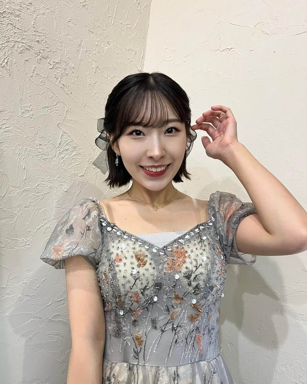 岩佐美咲さんのインスタグラム写真 - (岩佐美咲Instagram)「ニューアルバム「美咲めぐり〜第３章〜」のジャケ写で着させていただいているドレス、全身が素敵なのです…✨　　　　　　　　　　　　　　　　　 　　　　　　　　　　　　　　　　　　　 #ドレス #衣装 #ボブ #ボブアレンジ #ハーフアップ #dress #pachelbel」9月22日 17時46分 - wasaminnn