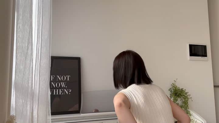 宮瀬彩加のインスタグラム：「✔︎🎹ピアノ記録 実は3歳からクラッシック育ち。 なんかめっちゃリズム乗って 揺れすぎなの気まずい🤣  あとなんかひじ黒いからどうにかしよ。泣  #piano」