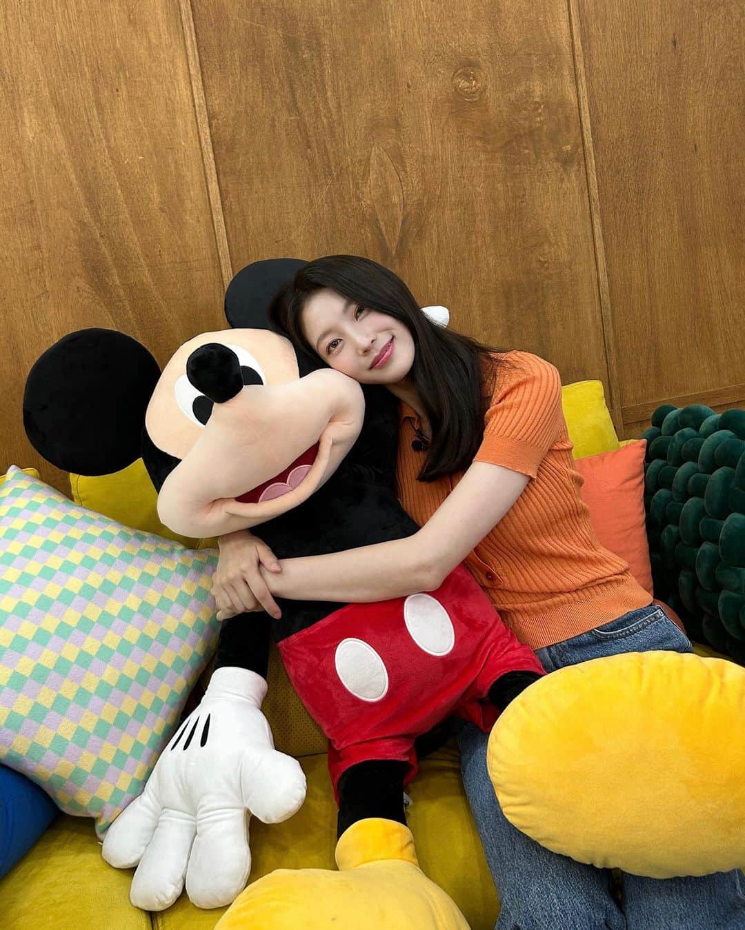コン・スンヨンのインスタグラム：「🧡」