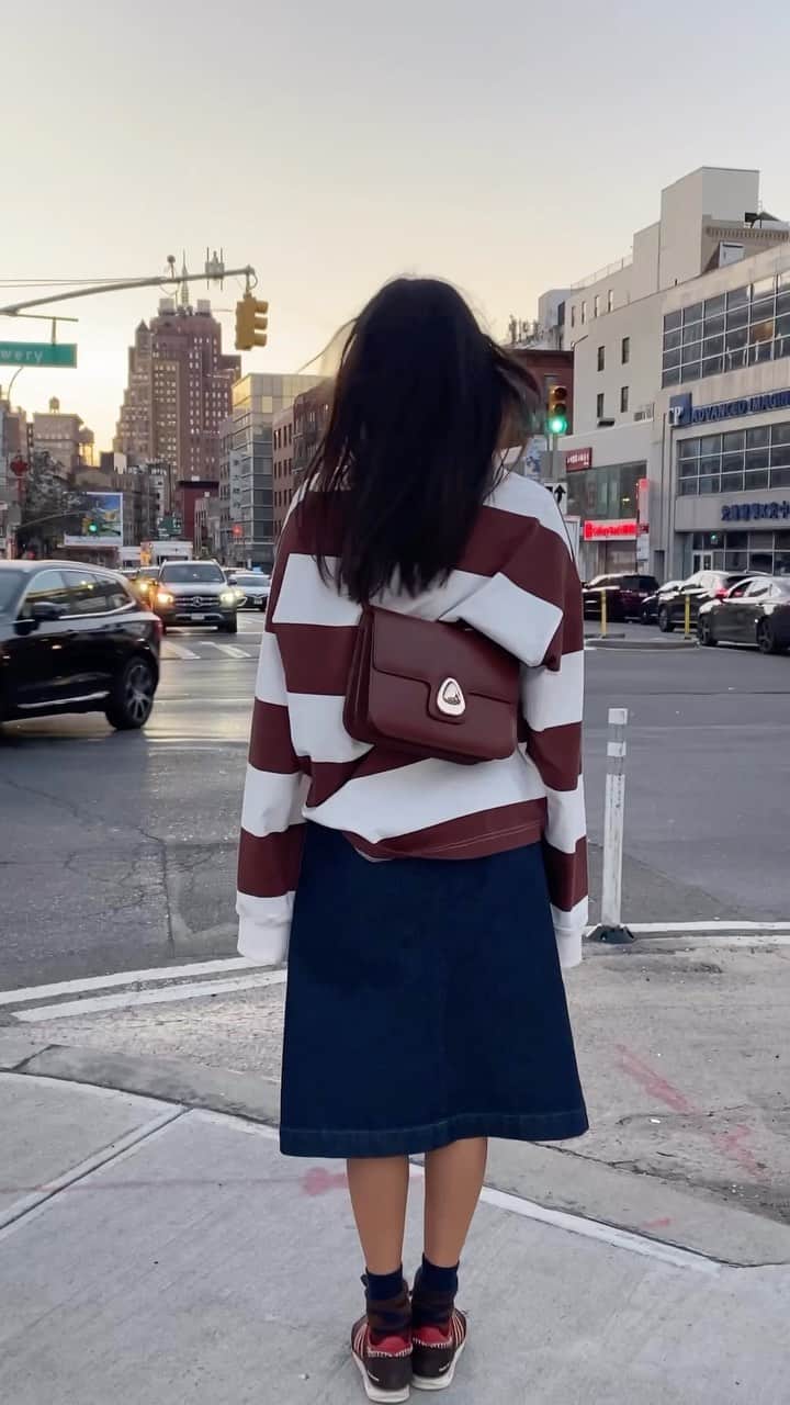アーペーセーのインスタグラム：「@_yanyanchan took her Astra bag for a spin downtown.  #APCParis」