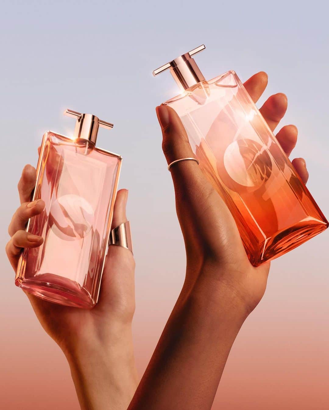 Lancôme Officialさんのインスタグラム写真 - (Lancôme OfficialInstagram)「Stronger together. Discover the power of two with the iconic Idôle Eau de Parfum and the new Idôle Now Eau de Parfum. This new rendition, created by Lancôme master perfumers, enhances Idôle’s most precious notes, for a new olfactory dimension. #Lancome #Idole #JoinTheRide #Fragrance」9月22日 18時00分 - lancomeofficial