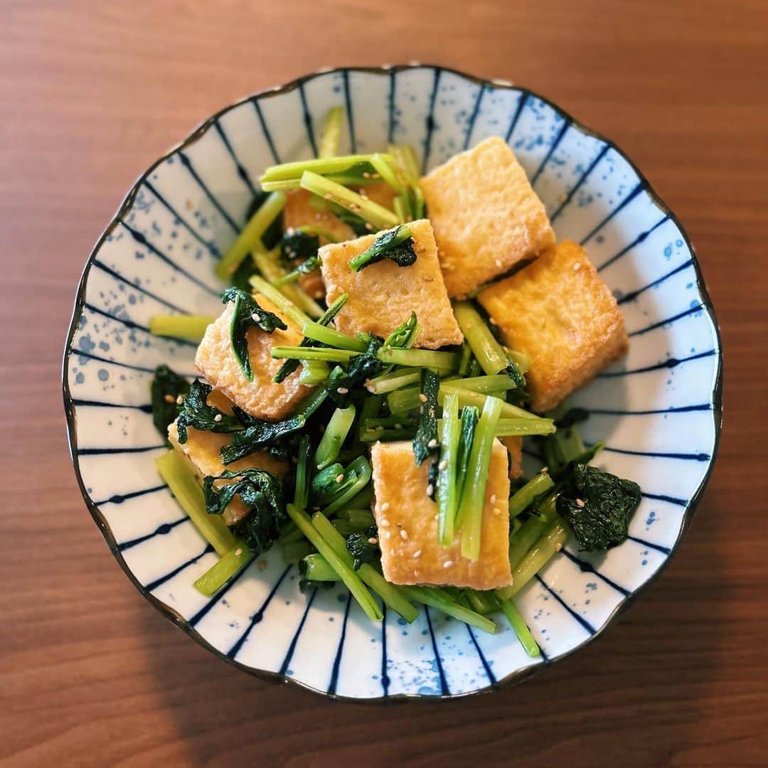 多岐川華子のインスタグラム：「とりあえず一品🍶  #厚揚げと小松菜のごま炒め #はなこ飯」