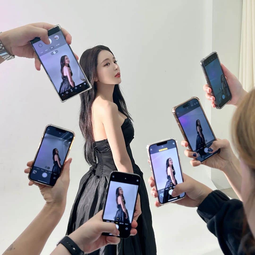 ホン・ジニョンのインスタグラム：「이게 요즘 유행이라구 얘들이 꼭 찍어야 한다구해서ㅋㄱㅋ #유행따라가기쉽지않넼ㅋ」