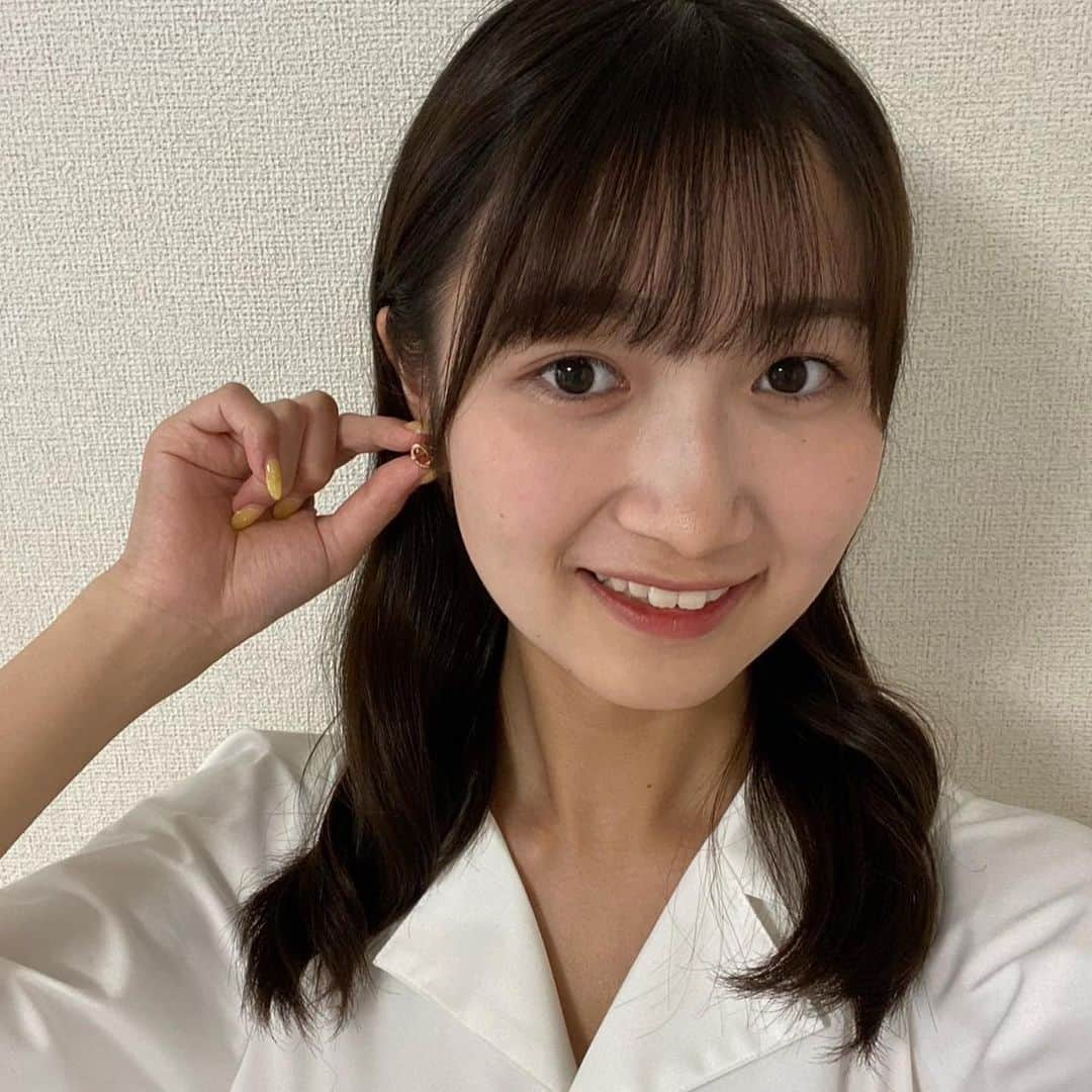 後藤沙梨花さんのインスタグラム写真 - (後藤沙梨花Instagram)「ごきげんよう🌸 ミスの末っ子👧🏻 エントリーNo.5  福山莉央です🎀  本日2つ目の投稿は、骨格診断と顔タイプ診断です！  骨格【ウェーブ】 顔タイプ【キュート】でした！💞  骨格は、ずっとわからなくて気になっていたので、 とっても参考になりました✨  最近、似合うスカートの形がわからなくて、 困っていたので、今回アドバイスをいただき、 さっそくミニスカートを購入しました✨  顔タイプ【キュート】は、橋本環奈さんや、 水卜麻美アナウンサーと一緒でした💞  似合うお洋服のテイストは、「キュート」や「ガーリー」で、 似合うブランドも教えていただきました🫧  なんと！いつも着ている大好きなブランドが たくさん登場して、嬉しかったです🫢  普段のテイストが自分に合っていた、と知ることができ、 もっと自信を持って着よう！と思いました😌  骨格と顔タイプを参考にしながら、自分らしさも忘れずに、 おしゃれをもっと楽しんでいきたいです👗✨  今回は、パーソナルカラー診断を元に、 似合うコスメも教えていただきました💄  ずっと気になっていた、CLINIQUEのパンジーポップという チーク、今回試してみました💜 メイクの幅が広がりそうです🎀  そして、似合うアクセサリーも提案してくださいました✨  アクセサリーを持っている写真の、、、 1枚目小ぶりのイヤリングと 2枚目大きめのフープイヤリングだと、  1枚目の小ぶりのイヤリングが、より似合うみたいです！👌🏻  たくさん勉強になりました🫡  さなさん、ありがとうございました💞  ━━━━━━━━━━━━━  今回ご協力頂いた顔タイプアドバイザーさんをご紹介 [さな @rashiku_imecon] プロフィール: ・2020年学習院女子大学卒業 ・新卒で婚活系の会社に就職し、アドバイザーに ・2021年 イメコンを目指すために転職 ・2021年〜現在までHR系の会社で営業 ・2022年よりイメージコンサルタントとして活動してきました（営業職と兼業です。）  イメコンスペック: ・イエベ春（Bright Spring） ・骨格ウェーブ ・顔タイプフレッシュ  特徴: ・これまでに300名以上の診断経験あり！特に10-20代の若年層が得意です！ ・コスメと服が大好きで毎月給与の半分を費やしてます（今は落ち着きましたが🤣）  メッセージ: ・流行コスメを試したい方、自分のことを深く知りお洋服やコスメ選びをより楽しくしたい方に向けて、コスメと資料を豊富に準備しています！ ・個人サロンなのでコスパ抜群！ 私もコスメ、ファッションが大好きなのでたくさん盛り上がりましょう~！  診断に興味を持っていただけたら是非フォロー＆お声がけしてください〜☺️  ━━━━━━━━━━━━━  #りおぽち#末っ子#最年少#骨格診断#顔タイプ診断#ウェーブ#キュート#骨格ウェーブ#顔タイプキュート#学習院女子大学 #和祭 #gwc #Missgwc2023 #misscontest2023 #ミス和コンテスト #ミスコンテスト#ミス和#gakushuinwomenscollege #ミス和コンテスト2023 #ミスコン #春からgwc #学女 #学女ミスコン#ミスコンファイナリスト」9月22日 18時02分 - missgwc2023