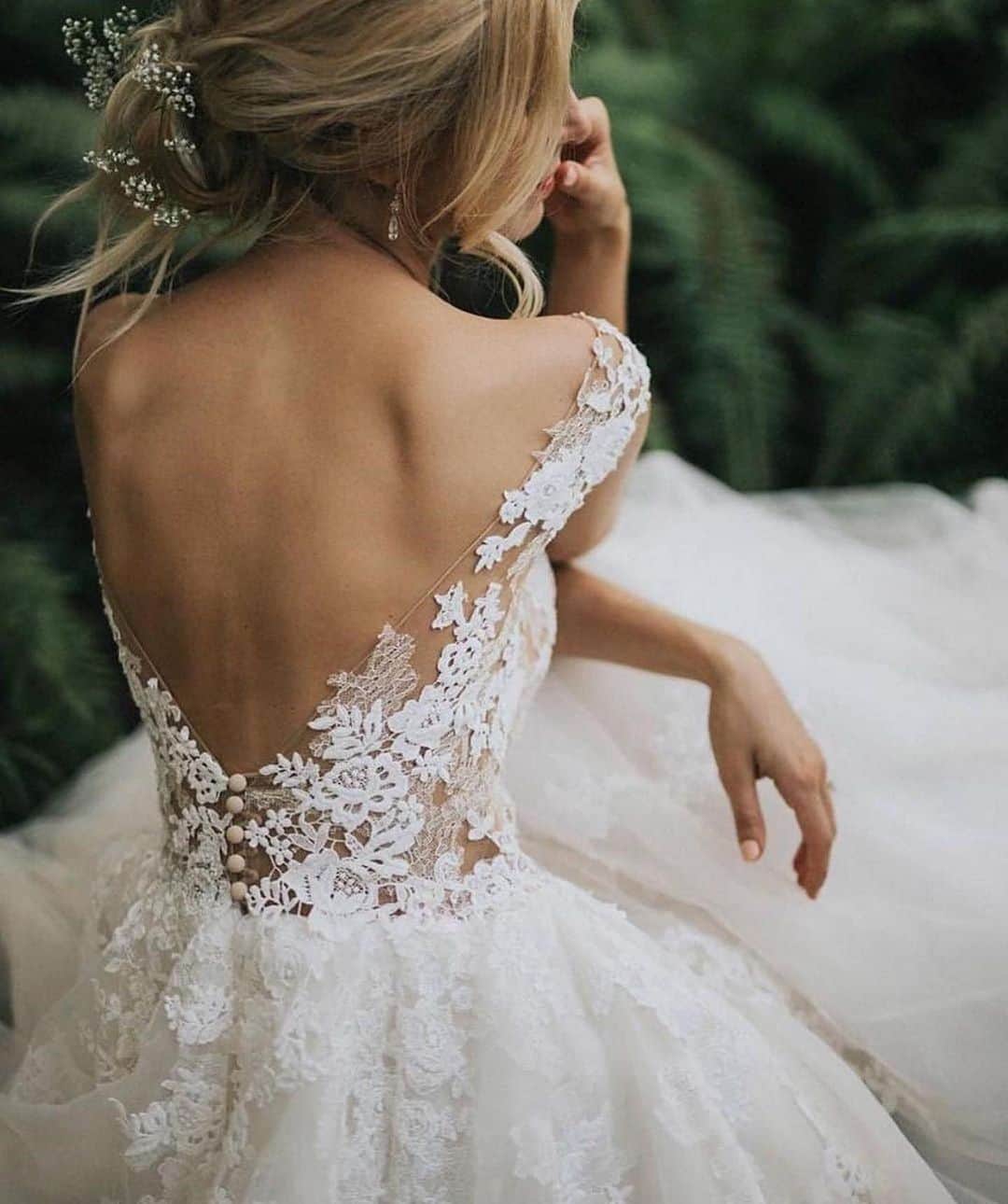 Wedding ?のインスタグラム：「Which back details do you like the most?」