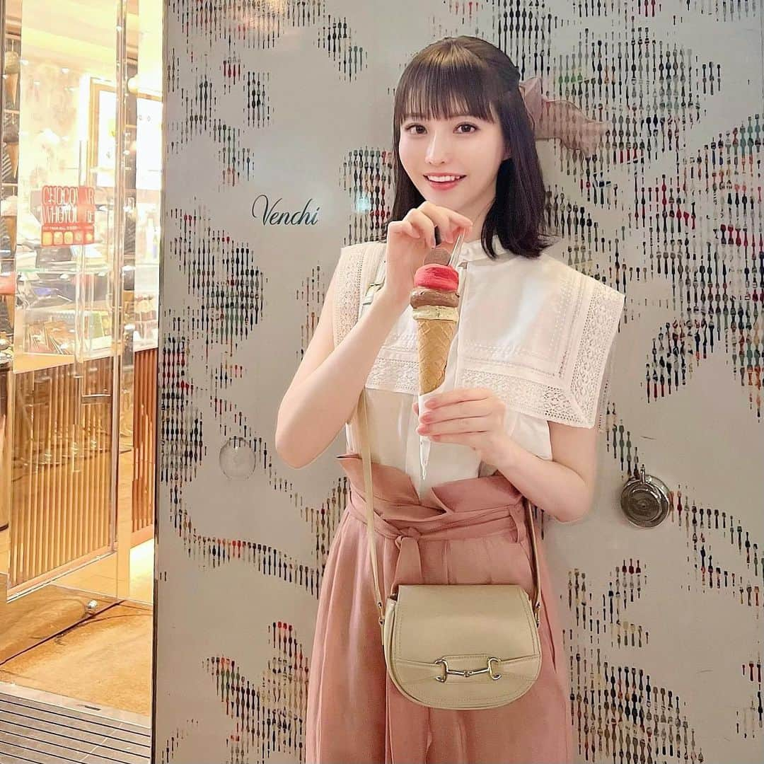 Machikoのインスタグラム：「これは6月の思い出☀️ 初めてのvenchiさんのジャラート🍫🍨  #venchi #ヴェンキ」