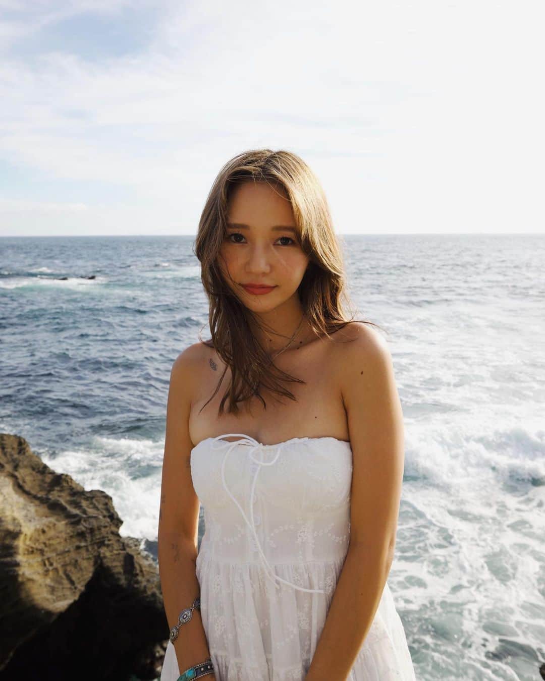 宮崎絹子のインスタグラム：「夏の思い出🤍🌙✨  ひっさしぶりに プロフィール写真変えようかな 今のもお気に入りすぎてなやむ🥺  photo by @junwelt」