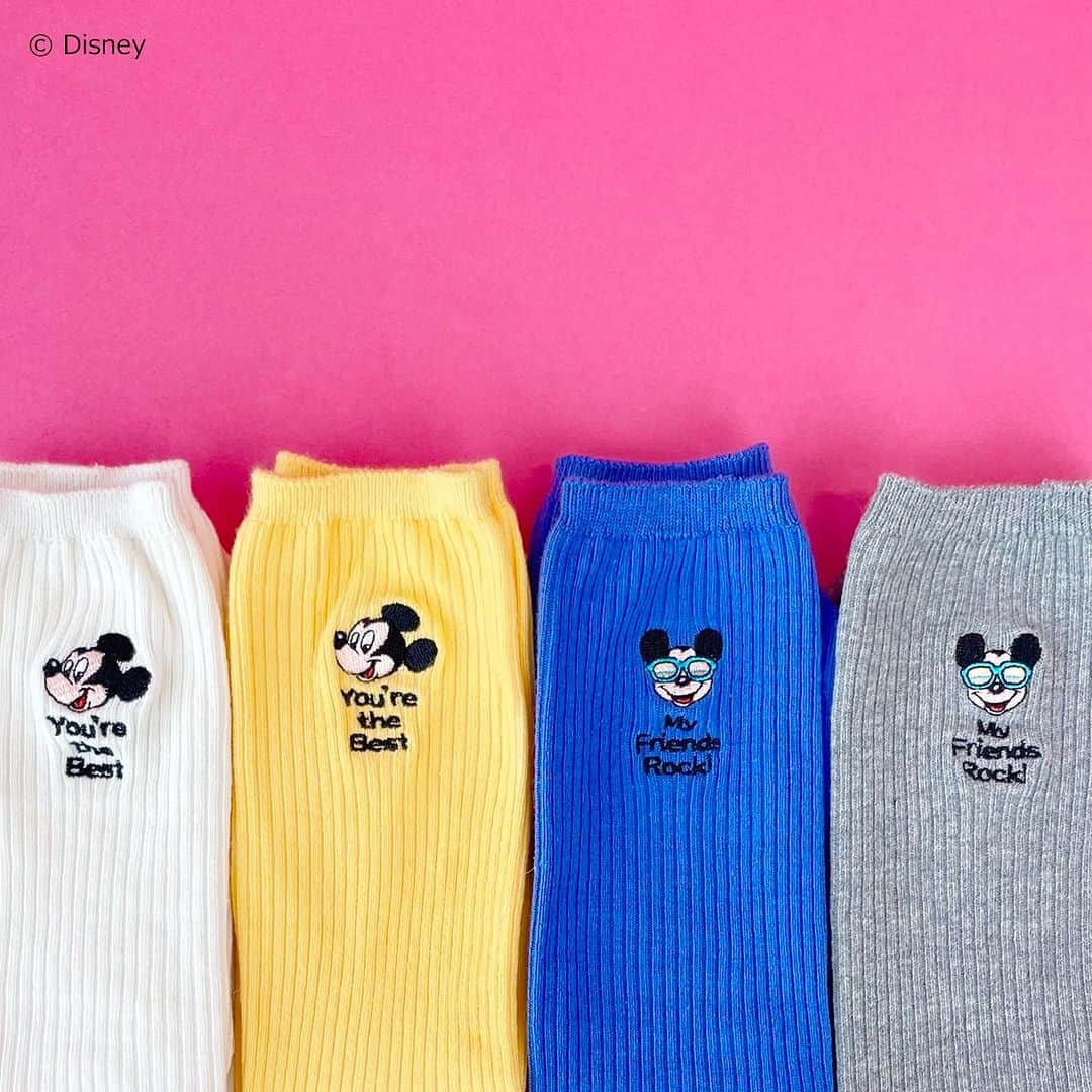 のインスタグラム：「PLAZA・MINiPLA限定🤍💛💙💜 Disney(ディズニー) リブ刺しゅうソックス 各¥880(税込)  ミッキーマウスのバック刺しゅうがかわいすぎる😍4色のリブソックスが登場✨ 使いやすい＆コーディネートのポイントになる鮮やかなカラー展開。 スカートにもパンツにも合わせやすいクルー丈です✨お友達と一緒にゲットして、おそろいを楽しんで🥰  #Disney #ディズニー #ミッキーマウス #靴下 #ソックス #PLAZA #プラザ #MINiPLA #ミニプラ #プラザ購入品 @plazastyle @disneyshoppingjp」