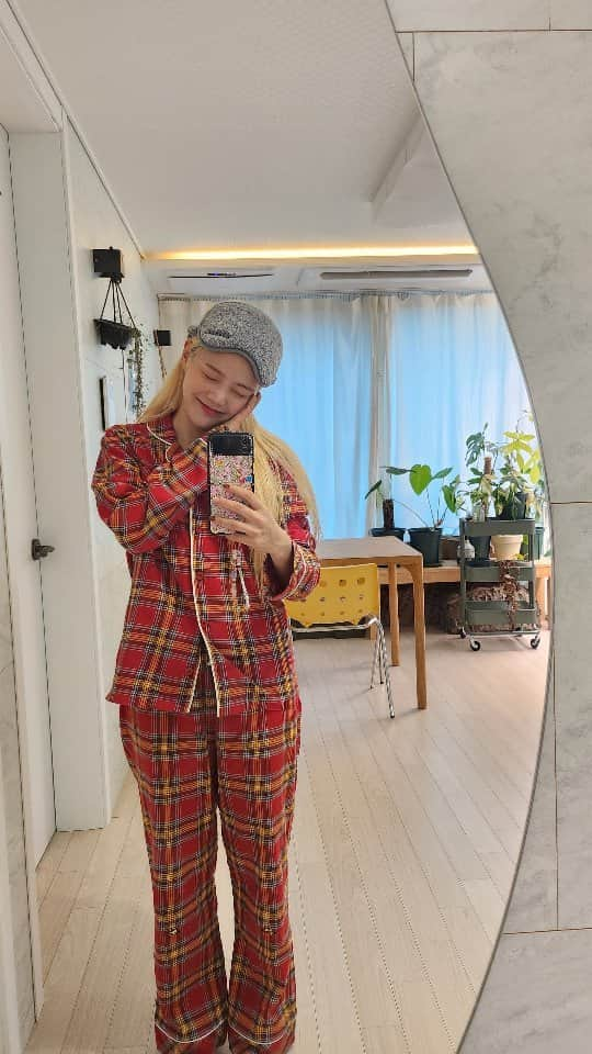 ヒョジョンのインスタグラム：「쩡's ootd👕👖」