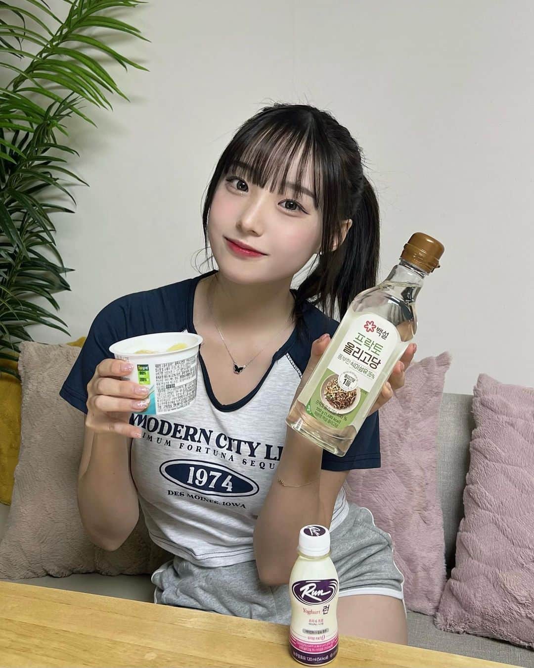 のインスタグラム：「スーパーでまたフラクトオリゴ糖買ったよ〜！ 甘くてめっちゃおいしいねん🤤 食べ続けてたらお腹が痩せてきたよ！🥺 フラクトオリゴ糖流行ってるしおすすめやから皆も食べてみて🫶🏻   #PR #フラクトオリゴ糖 #韓国」