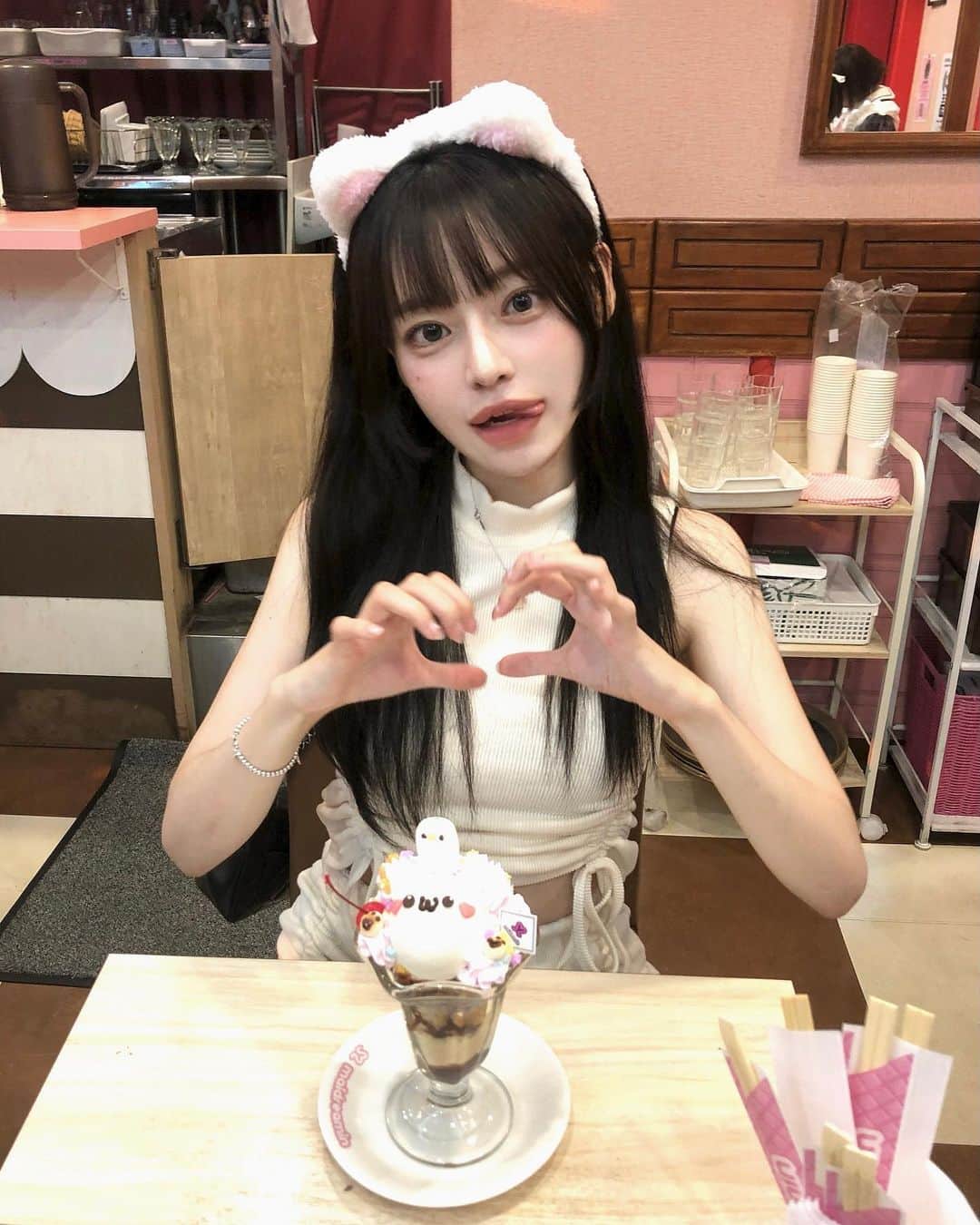 ウィ・ソンヒのインスタグラム：「모에모에큥 ˚ ༘♡」