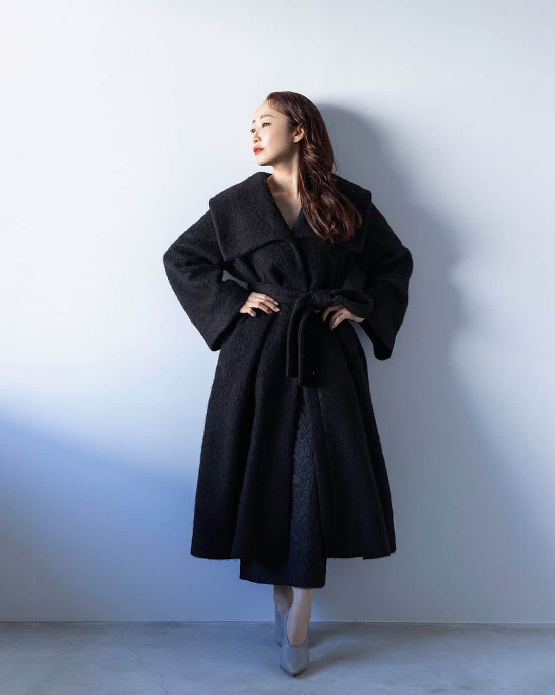 ロペのインスタグラム：「【ROPÉ × Megumi Kanzaki Design by Masaco Teranishi】 ⁡ ほんとうに必要とされる オケージョンウェアってなんだろう。  毎日をいそがしく過ごす女性には きっと様々なシーンやイベントが訪れる。  そんな大切な冠婚葬祭や節目の席で 凛と自分らしくいられるお気に入りの一着に出会えたら。 ⁡ ROPEは美容家・神崎恵さんと デザイナー・MasacoTeranishiさんをゲストに迎え、 心にそっと寄り添うオケージョンウェアを考えました。 今の時代を自由に謳歌する女性に向けた 特別な一着になることを願って。 ⁡ J'aDoRe JUN ONLINEでご購入いただけます。 ⁡直営店では10/4(水)より発売開始いたします。 ⁡ ⁡ @rope_jp @jadorejunonline  @megumi_kanzaki  @masaco_teranishi #ロペ #ROPÉ #ropejp」