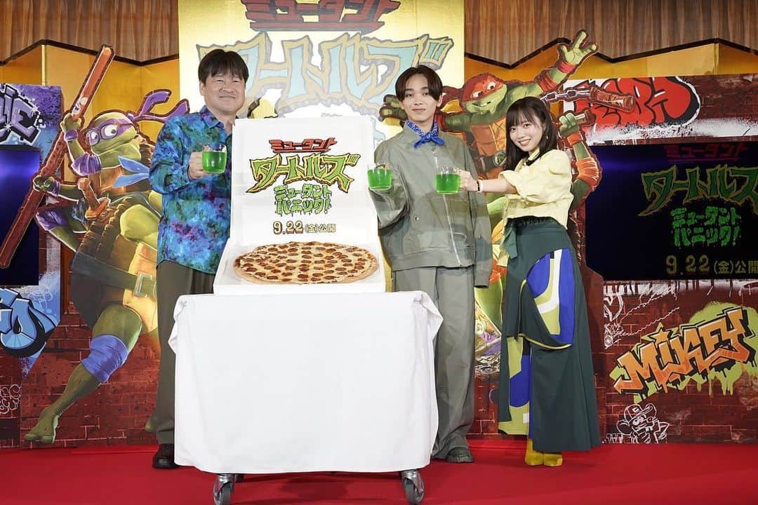 齊藤京子のインスタグラム：「映画『ミュータント・タートルズ：ミュータント・パニック！」本日公開です！🐢🍕🎊 私はエイプリル・オニールの日本語吹替を担当させていただきました🎙️ とても鮮やかなカラーリングの3Dアニメーションにかっこいい音楽、アクションのスピード感、全てが最高です。 ぜひ大スクリーンでご堪能ください😌  #ミュータントタートルズ」