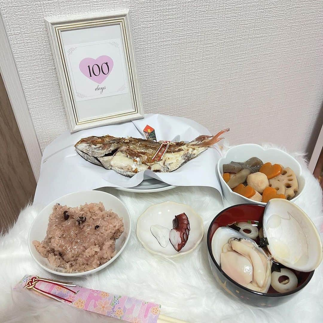 岩永由里奈さんのインスタグラム写真 - (岩永由里奈Instagram)「愛しの娘が100日を迎えてお喰い初めの儀式をしました😍😋🍴 早い！！この調子で成長ってあっとゆーま何やろなと思うと楽しみで目が離せませんわ🫣‪ෆ‪」9月22日 18時40分 - yurina011130