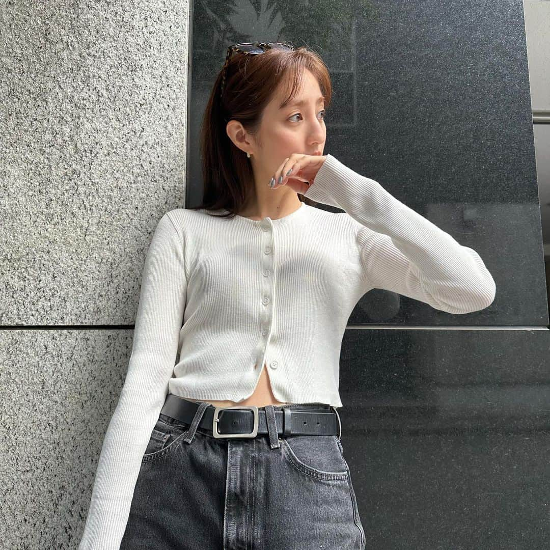 堀田茜のインスタグラム：「撮影帰り🥳🌻 昨日今日雨すごいですね☔️ 秋が短くなるのが寂しい今日この頃… #あかねのしふく_」