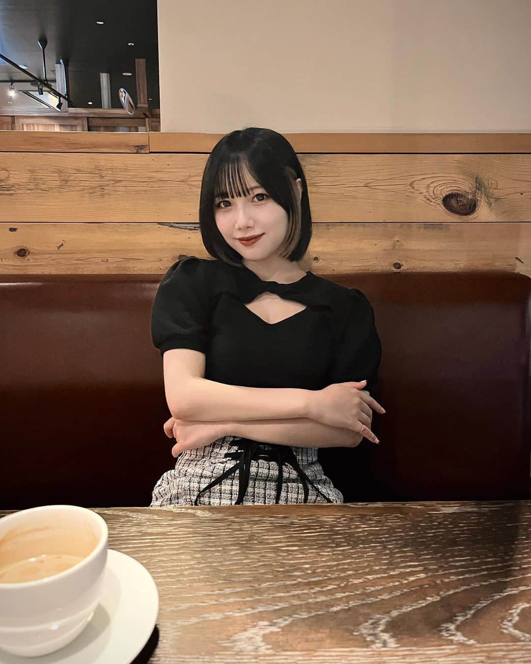 MAJUのインスタグラム：「. 人生初のイヤリングカラー🕯️♡」
