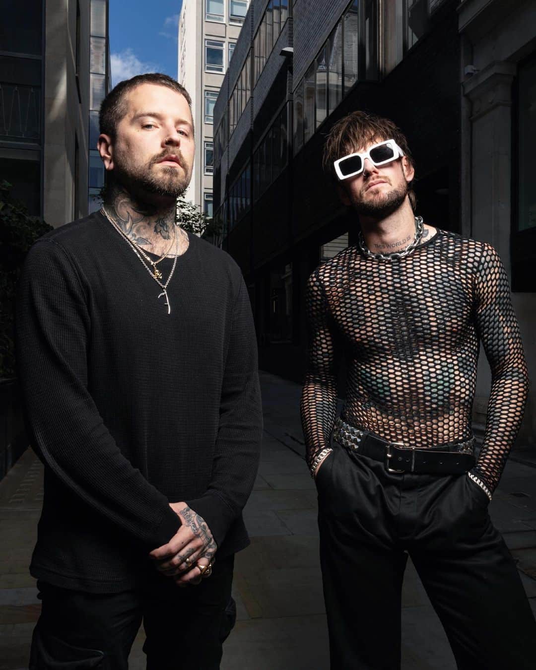 Kerrang!のインスタグラム：「“The mission is for everyone to leave going, ‘Holy crap, that was the show of the year’” 🙌🏼   As While She Sleeps and Bury Tomorrow prepare to hit Ally Pally tomorrow evening, Loz Taylor and Dani Winter-Bates look back at their roots, touring in illegally tricked-out vans, defying death onstage, and how they’re going to make London a night to remember… 🔗  ✍️: @nickruskell  📸: @paulharries」
