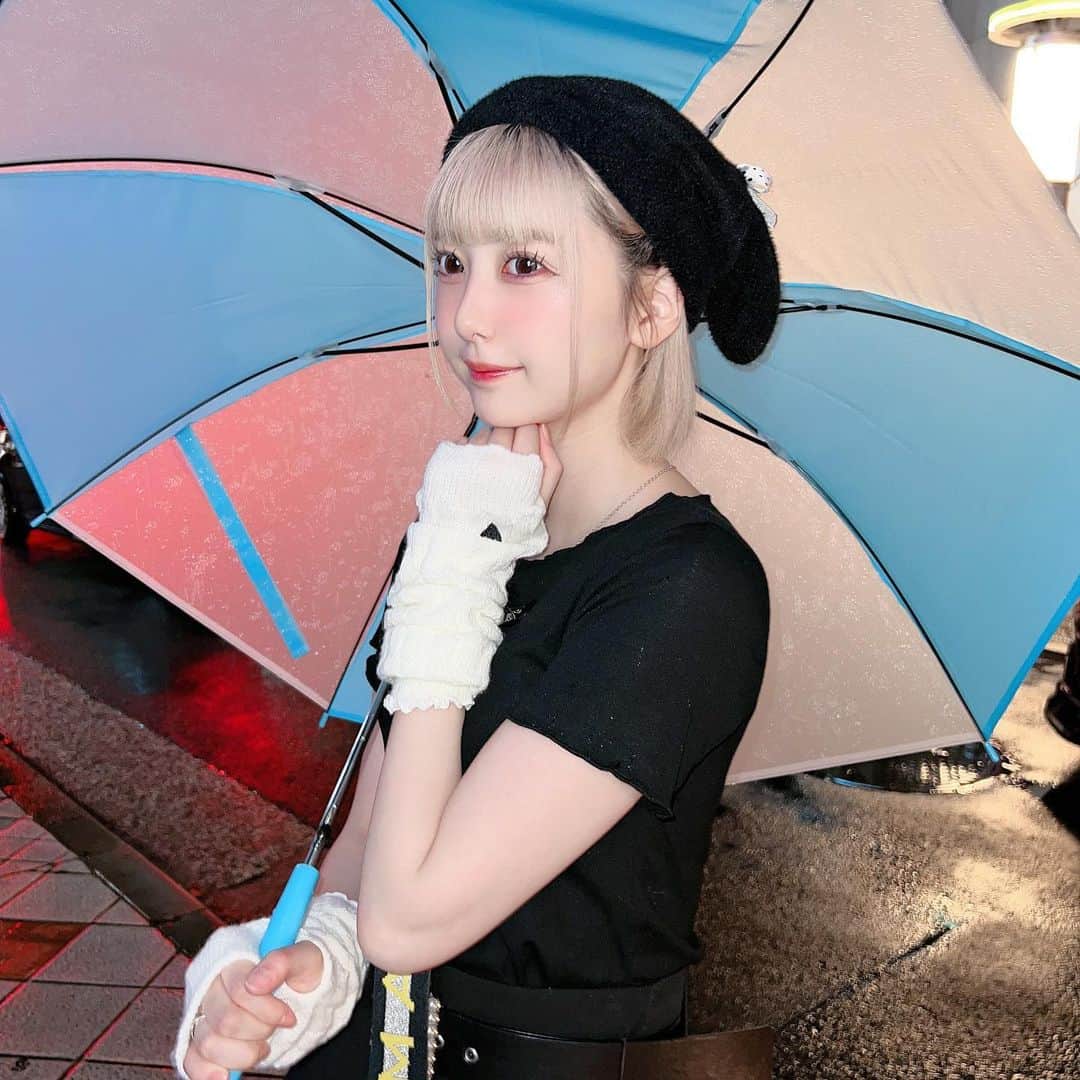 ちなぴぴさんのインスタグラム写真 - (ちなぴぴInstagram)「雨の日でもカラフルな傘でときめいてる☔️」9月22日 18時44分 - dream___0717