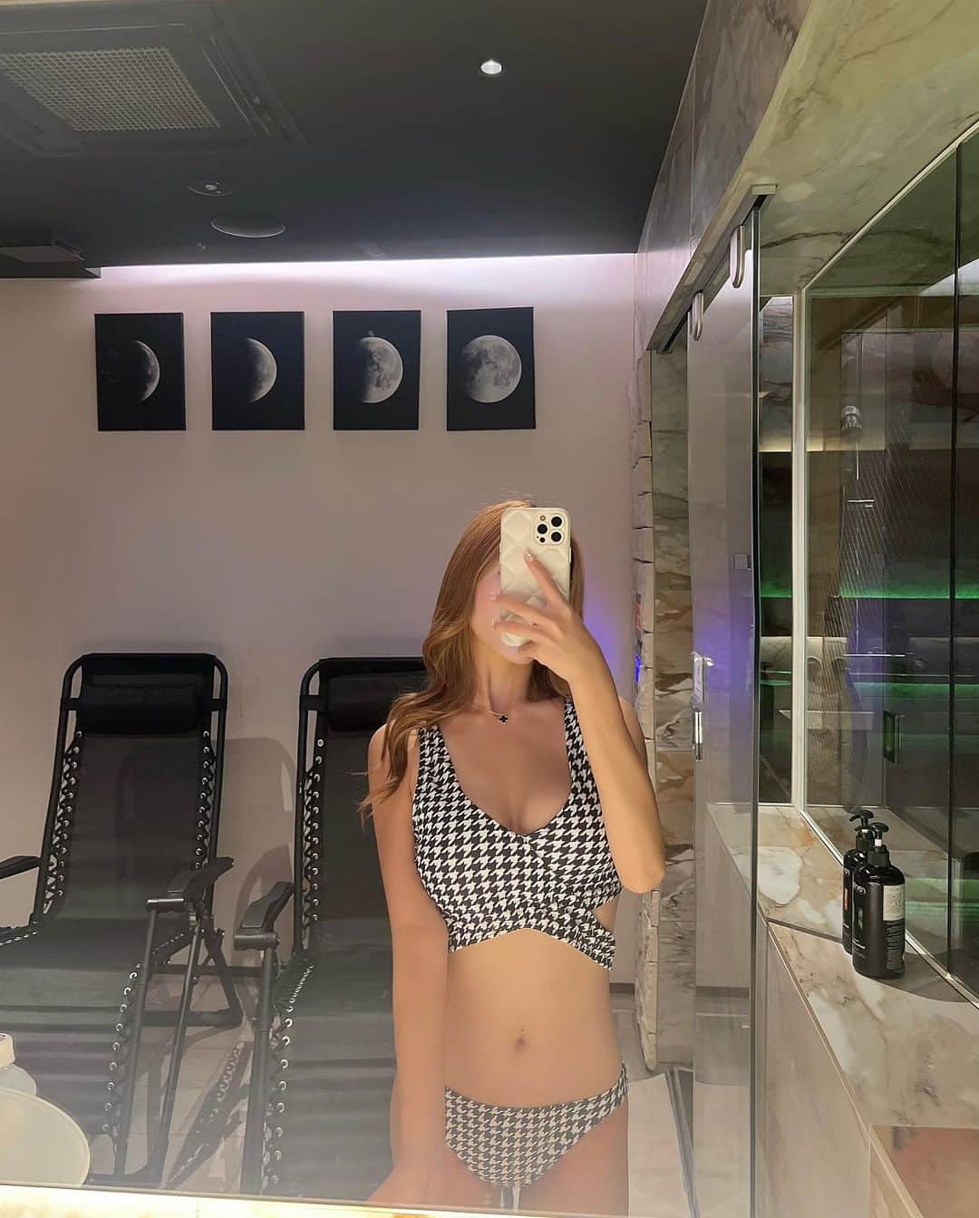 高澤凪のインスタグラム：「最近毎週サ活してる🧖‍♀️ . . . 実は湘南美容クリニック新宿院で、豊胸施術しました✨ ずっと受けようか悩んでて相談した所、 今回お願いした中村先生や看護師さんが すごく親身になって聞いてくれて、 中村先生にお願いしようと決めました☺  DTが怖くて、術後３日間は本当に痛くて辛かったけど、 アフターケアなどもしっかり行ってくれて 安心して過ごせたし、 形や大きさも理想通りで本当にやって良かった！😭✨ . 中村先生　@sbc_nakamura  湘南美容クリニック新宿院さん @sbc_shinjukuhonin  ありがとうございました😭✨ . #湘南美容クリニック  #湘南美容クリニック新宿院  #美容クリニック  #豊胸」