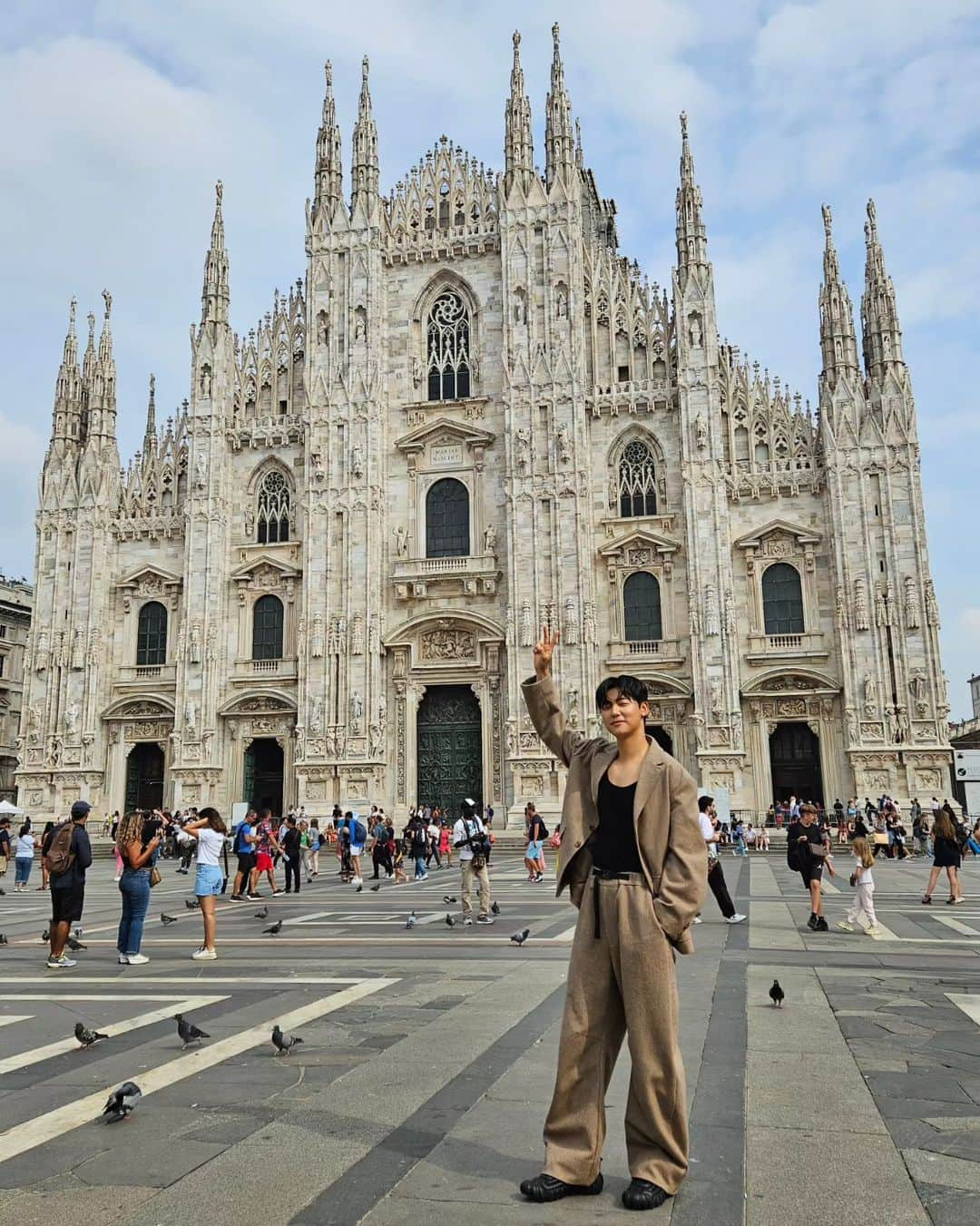 カン・ミニョクのインスタグラム：「예쁜 사진이 정말 많은데  무엇을 올릴까 고민고민. #onitsukatiger #milano」