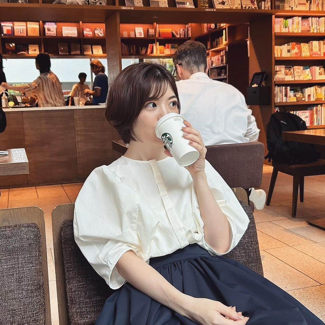 佐藤真知子のインスタグラム：「☕️🍁  #haveaniceweekend」