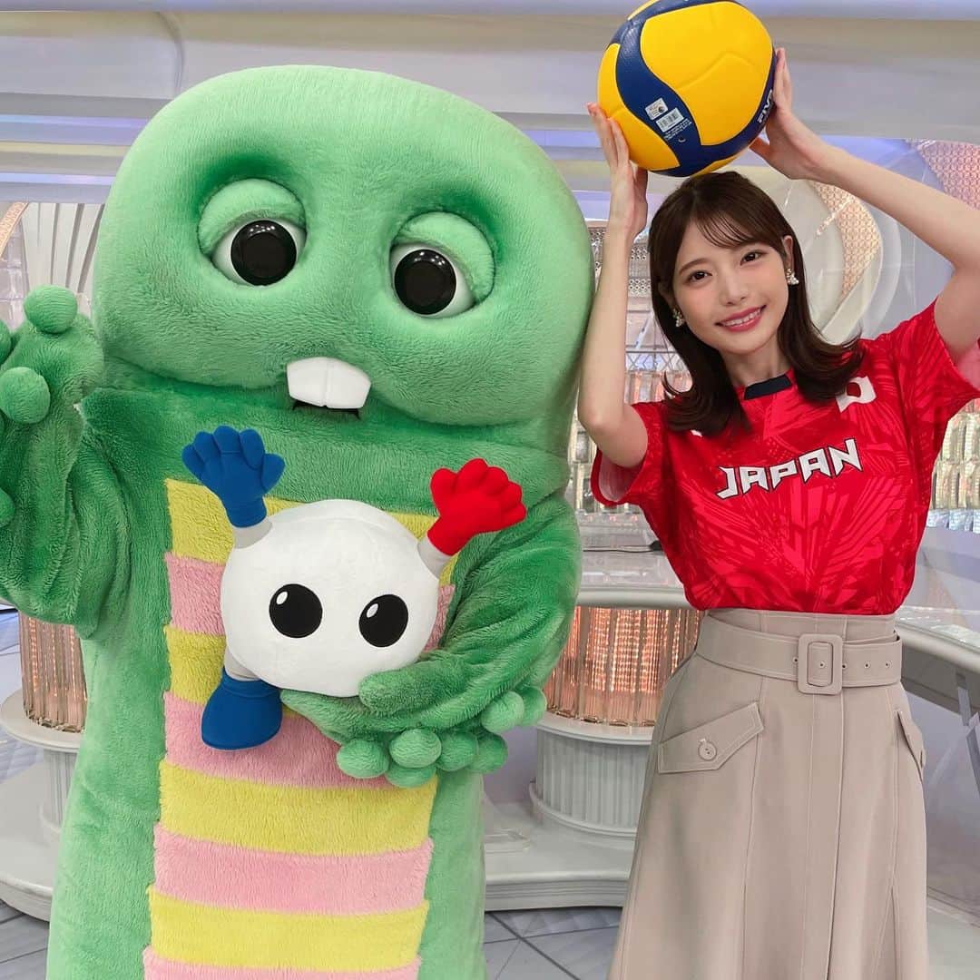 竹俣紅のインスタグラム：「🏐 がんばれ ニッポーーーン！ ⁡ ⁡ #ワールドカップバレー #日本ここまで4連勝 #🔥 #バレーといえば #運動音痴女王決定戦後編 #レシーブなんてできたことない人生」