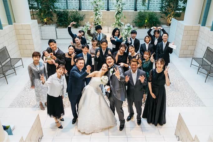アニヴェルセル 大阪 公式のインスタグラム：「*  結婚式は家族はもちろん、家族以上に長い時間を共に歩んできた、かけがえのない友達と新しい想い出を創れる一日です！  これまでも、そしてこれからも、永遠のお付き合いとなるようスタッフ一同心より願っております😌💗  ＿＿＿＿＿＿＿＿＿＿＿＿＿＿＿＿＿＿＿＿＿＿  大阪・難波の結婚式場 アニヴェルセル 大阪 @anniversaire_osaka  ▫️ドレスが映えるロイヤルブルーの大聖堂 ▫️天候に左右されないフラワーシャワースペース ▫️なんば駅すぐに佇むお城のような外観  特別な空間で憧れのウェディングが叶います ＿＿＿＿＿＿＿＿＿＿＿＿＿＿＿＿＿＿＿＿＿＿  @anniversaire_official  @anniversaire_osaka  .  #結婚式 #ウェディング #アニヴェルセル #アニヴェルセル大阪 #大阪結婚式場 #大阪結婚式 #なんば結婚式 #なんば結婚式場  #プレ花嫁 #アニ嫁 #2023花嫁 #2024花嫁 #式場見学 #式場探し #ブライダルフェア #フォトウェディング #ウエディングフォト #大聖堂 #大聖堂ウェディング #披露宴 #ウェディングドレス #集合写真」