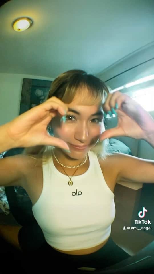 AMIのインスタグラム：「恋をした😌💕」