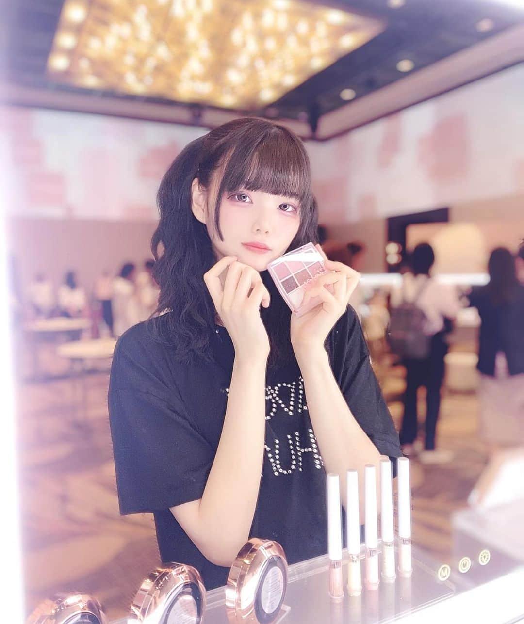 ゐななのインスタグラム：「CipiCipiさんの3周年記念イベントに行かせて頂きました！！₍ ᐢ. ̫ .ᐢ ₎💓おめでとうございます！🌟  新作ほんとに全部可愛くて最高😭♡ピンクのアイシャドウパレットが特にめちゃくちゃタイプ(>_<)🫶🏻 ふくれなちゃんのこだわりが沢山詰まってて素敵でした🥹💓  こういう所慣れなくてずっとドキドキだった、、( ' ' )( ' ' )   #CipiCipi  #シピシピ」