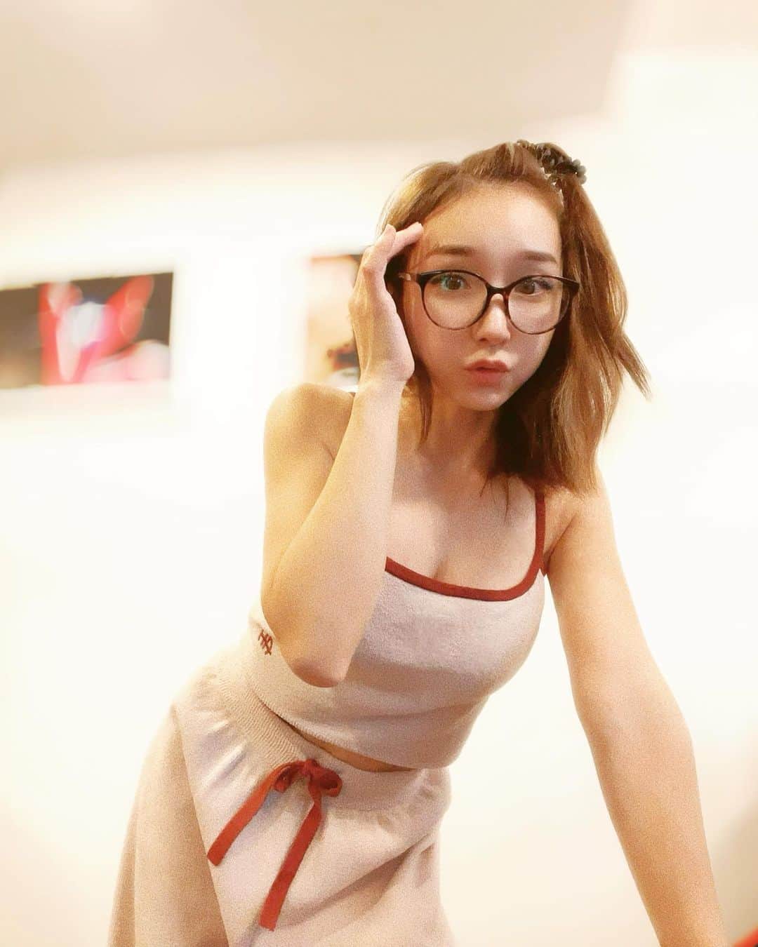 加護亜依のインスタグラム：「ルームウエア🏠💟  #家ではちょんまげスタイル #髪ボサボサだけど  #これが現実よ」