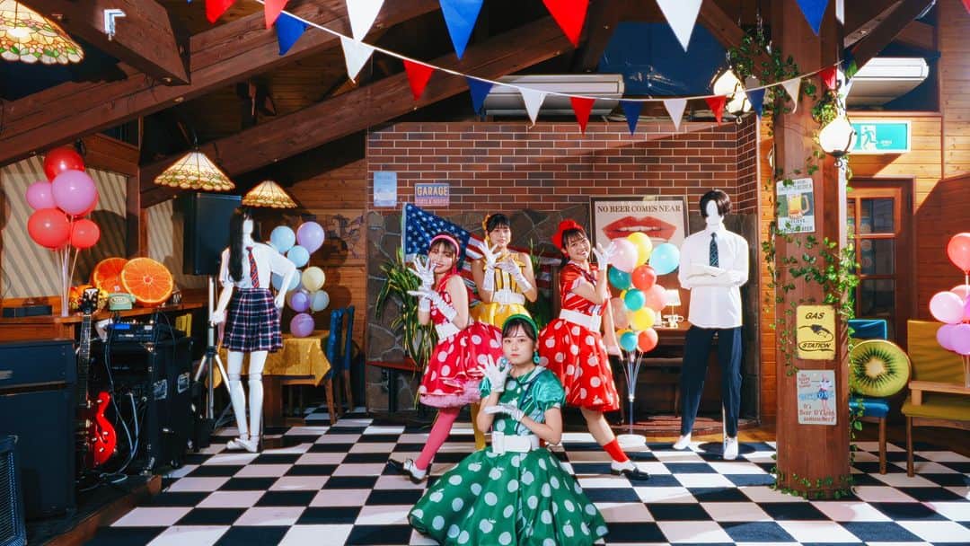 のインスタグラム：「. #りんご娘 ・Candy Apple 〜恋はあせらず〜 ・モドコモード 【Dance Shot Ver.】をYouTubeに公開しました🎥 ぜひ覚えて踊ってくださいね💃🕺」