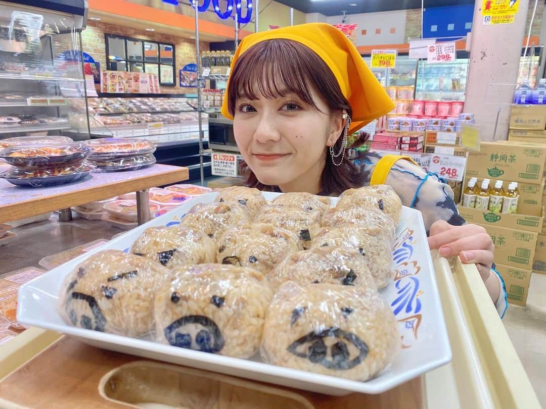 清水麻璃亜さんのインスタグラム写真 - (清水麻璃亜Instagram)「* #スーパーのカゴの中身が気になる私 めぐみ考案のプルドポークおにぎりがお店に並んで嬉しかった🐽 TVerでみてね！明日はついに９話放送！」9月22日 19時18分 - gn___maria