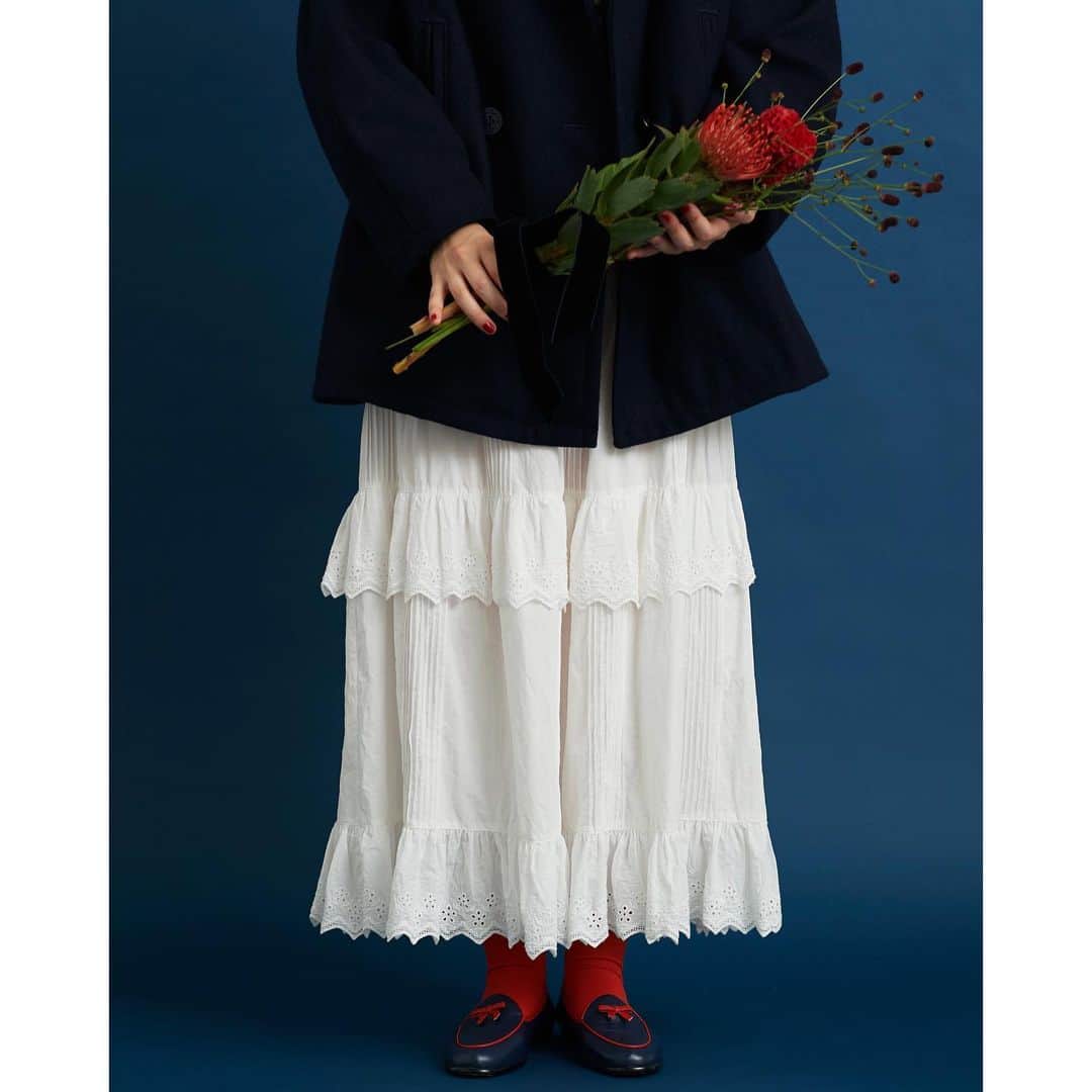のインスタグラム：「.  〜〜〜〜〜〜〜〜〜〜〜〜   CHILDWOMAN  2023 autumn winter collection ハロー,ROYALなわたし  ひと息つけるような家族の小話とともに 秋冬のお洋服をご紹介。  @ambidex_storeにて 特集ページを公開してます！  〜〜〜〜〜〜〜〜〜〜〜〜 . . . #dotandstripes #childwoman #myfav #ambidex#2023awcollection」