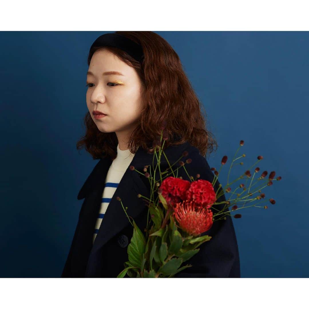 のインスタグラム：「.  〜〜〜〜〜〜〜〜〜〜〜〜   CHILDWOMAN  2023 autumn winter collection ハロー,ROYALなわたし  ひと息つけるような家族の小話とともに 秋冬のお洋服をご紹介。  @ambidex_storeにて 特集ページを公開してます！  〜〜〜〜〜〜〜〜〜〜〜〜 . . . #dotandstripes #childwoman #myfav #ambidex#2023awcollection」