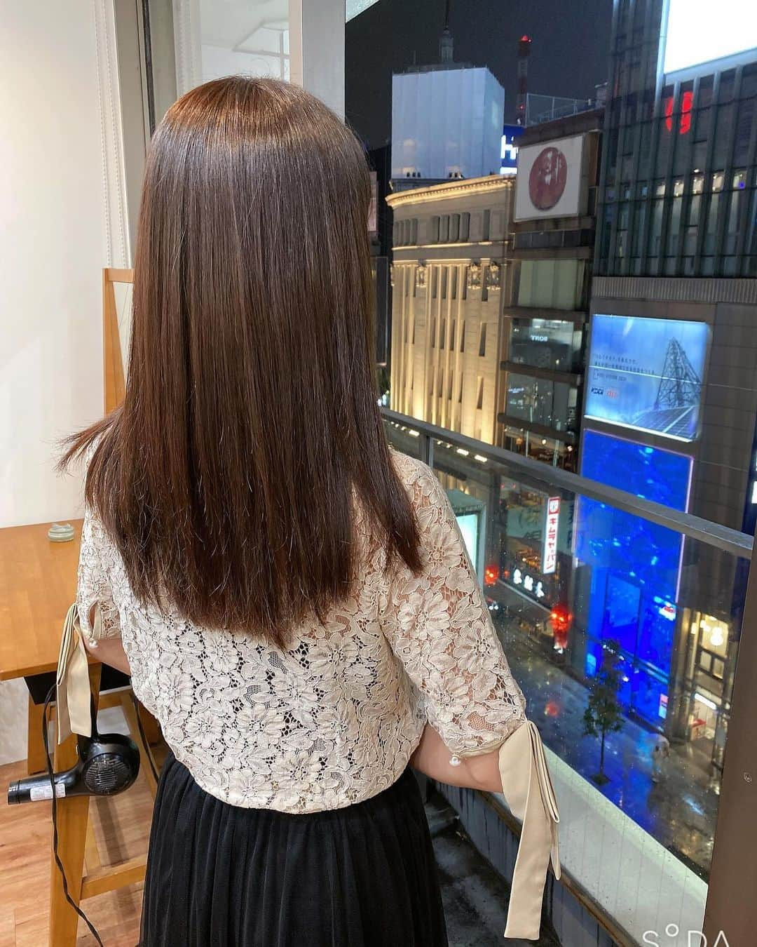 久本直美さんのインスタグラム写真 - (久本直美Instagram)「美容院へ💇‍♀️ ワントーン暗くしていただきました。 和光の時計台が修理中😂 ある意味レア  #美容院 #銀座 #いつものお席 #ほぼすっぴん #ヘアカラー」9月22日 19時14分 - naomixing