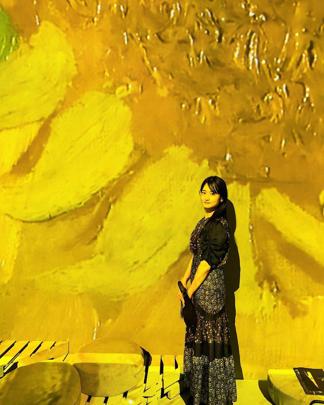 堀場美希のインスタグラム：「🌻🌿🌕🌃  #Immersive MuseumTOKYO2023 #ポスト印象派 #POSTIMPRESSIONISM #イマーシブミュージアム #VincentvanGogh #Gauguin #Cézanne #GeorgesSeurat #夏の思い出 #summer」