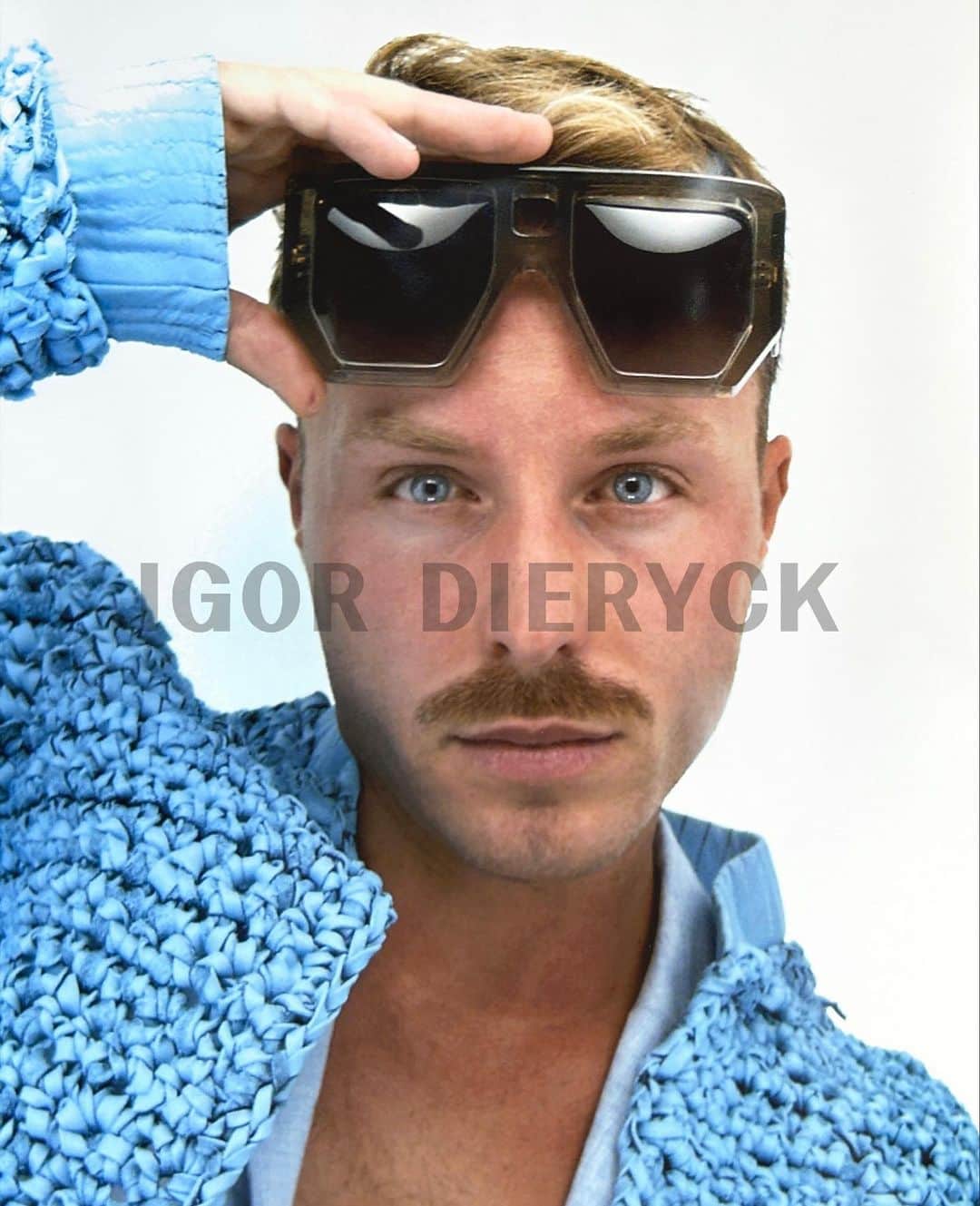コモノのインスタグラム：「IGOR DIERYCK X KOMONO The Young Talents Collection   We are excited to introduces a new chapter in out partnership with the former designers of the Royal Academy of Antwerp.   Discover @igordieryck revisited frames of his master’s collection.   The bold frames inspired by champagne glasses blend tailoring and streetwear for everyday style.  This collab pays homage to his creative roots and marks a stride into the broader market.  Discover more on our website komono.com」