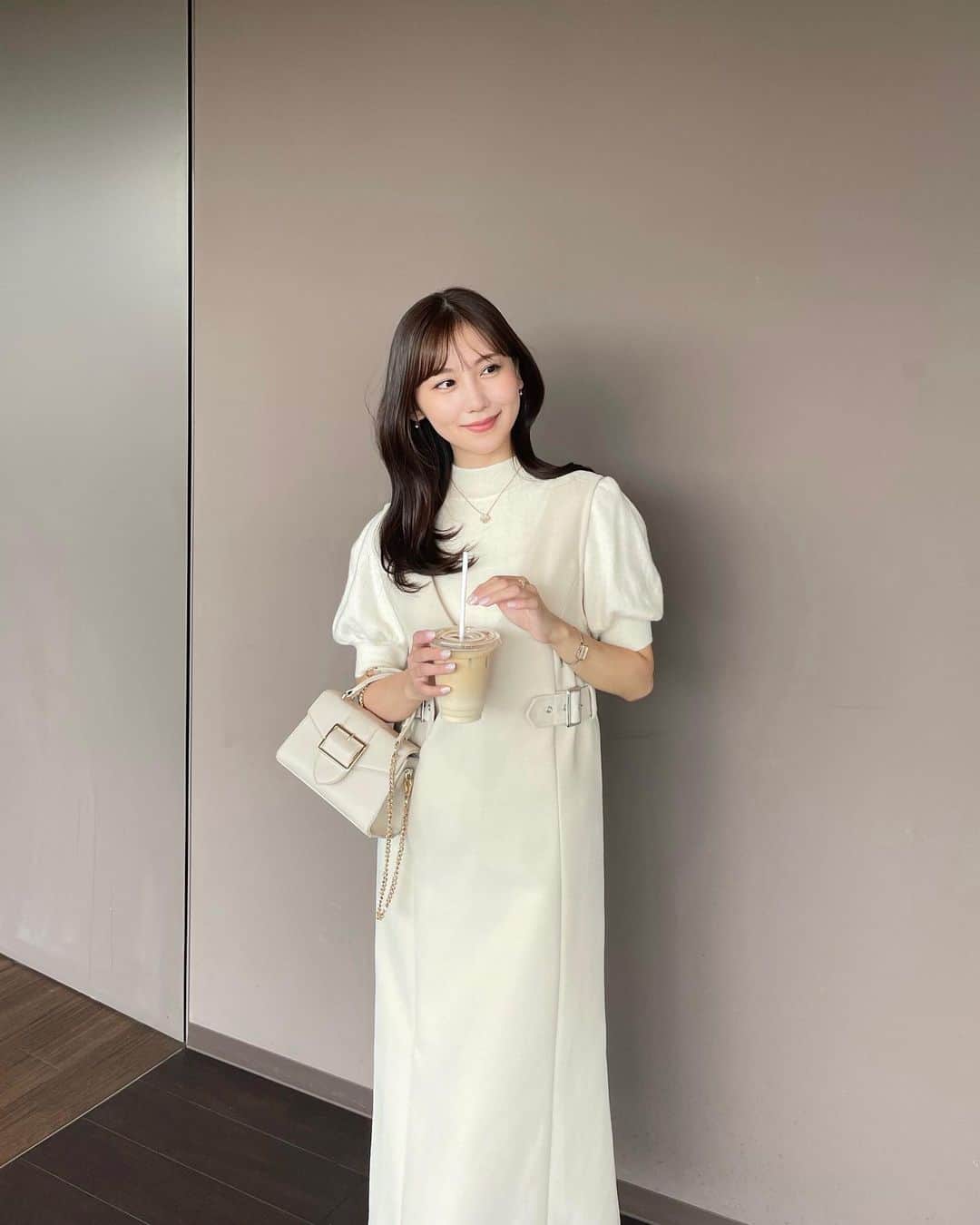のインスタグラム：「最近またラテブーム..😚🥛 ⁡ 今日はジャンスカのlight beigeを ♡ ワントーン合わせも可愛かった🦙💡✨ ⁡ 新作はこのあと20:00 - 発売です ! 是非チェックしてみてください🫶🏻」