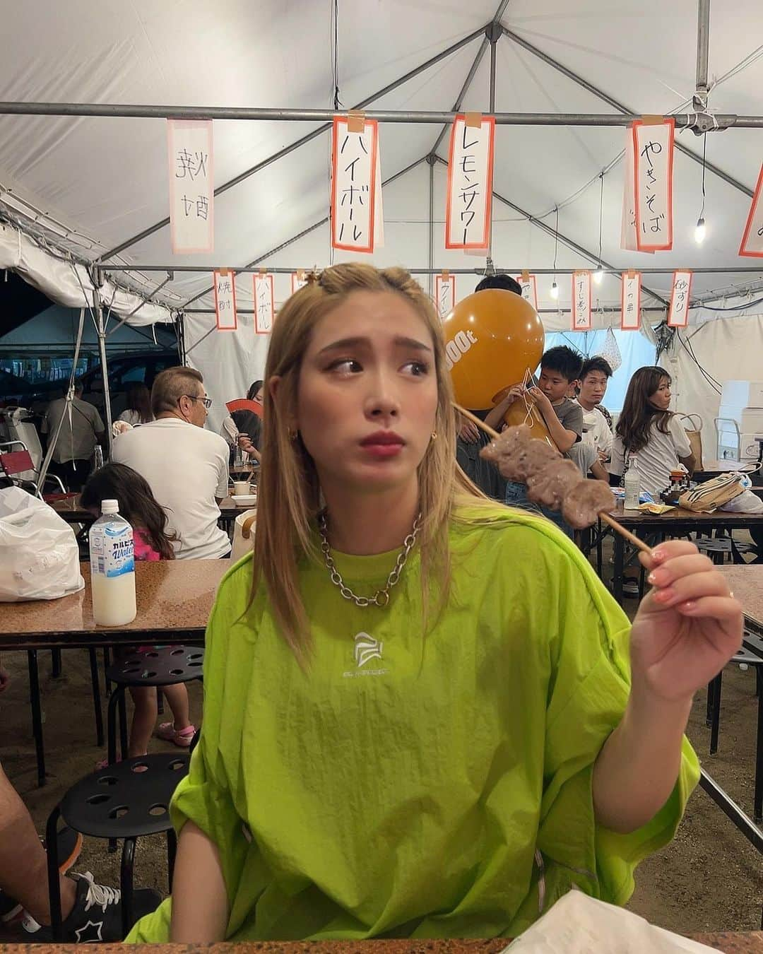 acaneさんのインスタグラム写真 - (acaneInstagram)「・ 夏の最後にお祭り行ってきた🪅🪀 ほんとは浴衣着たかった〜来年に期待😗  髪の毛サラサラ〜のりさん いつもありがとうございますっ　@noriyuki__ikeda   acaneのインスタ見たで 全メニュー20%OFFになるそうです🤜🩷🤛」9月22日 19時28分 - acane0129