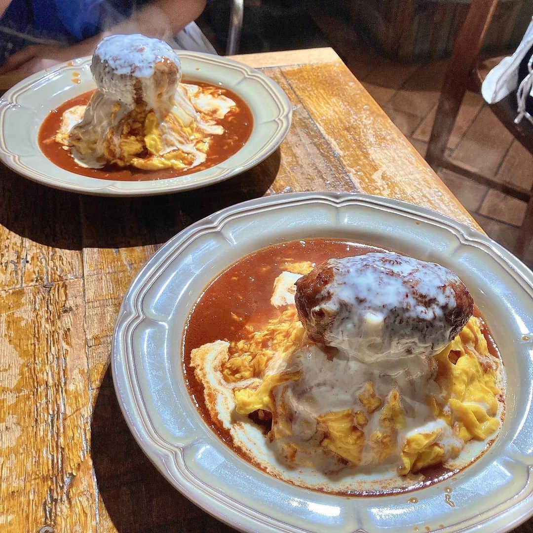 のインスタグラム：「ダブルチーズハンバーグオムライスって、、最高すぎる、、、、  #渋谷グルメ #渋谷ランチ #渋谷ハンバーグ #渋谷オムライス #edwyellow」